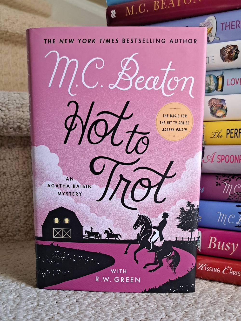 M.C.BEATON Hot To Trot An Agatha Raisin Murder Mystery Novel.